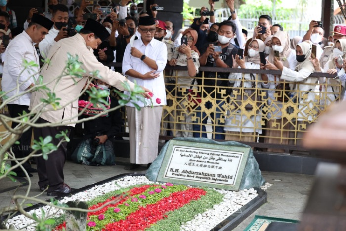 Prabowo Subianto dan rombongan mengunjungi Pondok Pesantren Tebuireng, Jombang, Rabu, 4 Mei 2022. (Dok. Partai Gerindra)