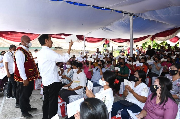 Presiden Joko Widodo mengunjungi Pasar Alasa di Kabupaten Nias Utara. (Dok. Sekretariat Presiden/Kris)