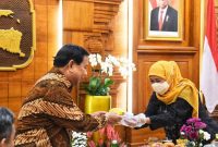 Menteri Pertahanan Prabowo Subianto bersama Gubernur Jawa Timur Khofifah Indar Parawansa. (Dok. Pemprov Jatim)