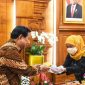 Menteri Pertahanan Prabowo Subianto bersama Gubernur Jawa Timur Khofifah Indar Parawansa. (Dok. Pemprov Jatim)