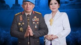 Mantan Irjen Pol Ferdy Sambo bersama istrinya yang akrab disapa Putri. (Instagram.com@Divisiprovampolri)
