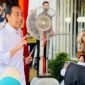 Presiden RI Joko Widodo (Jokowi) meninjau langsung pembagian Bantuan Langsung Tunai (BLT) Bahan Bakar Minyak (BBM) di Provinsi Lampung. (Instagram.com/@jokowi)