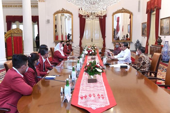 Presiden Joko Widodo menerima pengurus Federasi Panjat Tebing Indonesia (FPTI) di Istana Negara. (Dok. Biro Pers Sekretariat Presiden/Kris)
