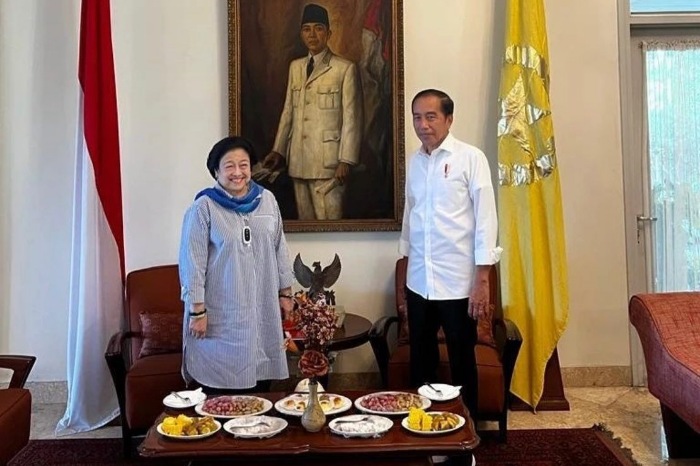 Presiden Jokowi bertemu Ketua Umum PDI Perjuangan Megawati Soekarnoputri selama dua jam di Batutulis, Bogor. (Instagram.com/@kerjanyata.86)