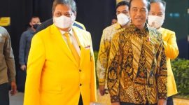 Ketua Umum DPP Partai Golkar Airlangga Hartarto dan Presiden Jokowi. (Instagram.com/@airlanggahartarto_official)
