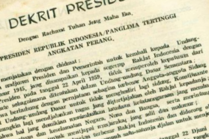 Dekrit presiden yang melanggar konstitusi maka presidennya dapat dan wajib dimakzulkan. (Dok. Ist)