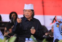 Cendekiawan Muslim Emha Ainun Nadjib atau Cak Nun. (Dok. Kominfo.jatimprov.go.id) 
