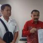 Kamaruddin Simanjuntak usai lapor di SPKT Bareskrim Polri bersama kliennya, Jhon Wimin. (Dok. Ist)
