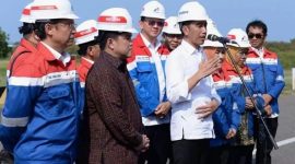 Presiden Jokowi bersama Menteri BUMN Erick Thohir, Komisaris Utama Basuki Tjahaja Purnama (Ahok), dan Direktur Utama Pertamina Nicke Widyawati. (Dok. Setpres)