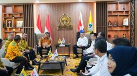 Umum Partai Golkar Airlangga Hartarto Bersama dengan Ketua Umum Partai Perindo Hary Tanoesoedibjo. (Instagram.com/@airlanggahartarto_official) 