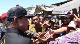 Ketua Umum Partai Gerindra Prabowo Subianto saat bersama Masyarakat. (Facbook.com/@Prabowo Subianto)
