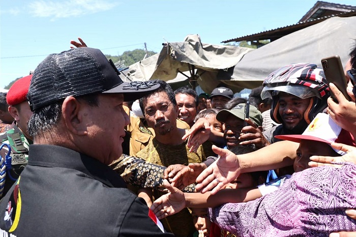 Ketua Umum Partai Gerindra Prabowo Subianto saat bersama Masyarakat. (Facbook.com/@Prabowo Subianto)
