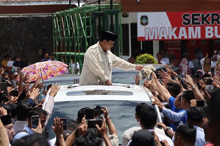Calon Presiden Nomor Urut 2, Prabowo Subianto melakukan Ziarah ke Makam Bapak Proklamator Ir. Soekarno yang terletak di Blitar, Jawa Timur. (Dok. Tim Media Prabowo-Gibran)

