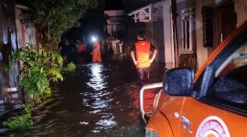 Tim BPBD Kota Semarang melalukan monitoring dan kaji cepat atas bencana banjir akibat cuaca ekstrem di Kota Semarang, Jawa Tengah. (Dok. BPBD Kota Semarang)


