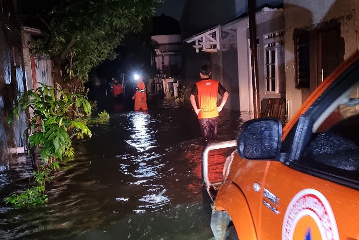 Tim BPBD Kota Semarang melalukan monitoring dan kaji cepat atas bencana banjir akibat cuaca ekstrem di Kota Semarang, Jawa Tengah. (Dok. BPBD Kota Semarang)

