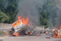 Kecelakaan Lalu Lintas yang Tewaskan 12 Orang Penumpang Grand Max di  Jakarta - Cikampek. (Tiktok.com/@dayurosi90)