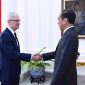 Presiden Joko Widodo menerima delegasi Apple di Istana Merdeka. (Facebook.com/@Setkab RI)
