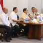 Presiden Prabowo turun dari kendaraan dan disambut langsung oleh Menteri Pertanian (Mentan) Andi Amran Sulaiman. (Dok. Kementerian Pertanian)

