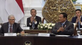 Presiden Republik Indonesia Prabowo Subianto bersama tokoh filantropi dunia dan pendiri Microsoft, Bill Gates. (Dok. Tim Media Prabowo)