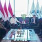 Pertemuan bilateral antara Wakil Menteri Komunikasi dan Digital Angga Raka Prabowo dengan Duta Besar Steve Lang. (Dok. Komdigi.go.id)