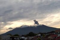 Gunung Marapi yang berada di wilayah Kabupaten Agam dan Kabupaten Tanah Datar, kembali menunjukkan aktivitas vulkanik. (Dok. Esdm.go.id)