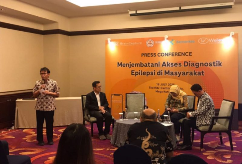Ketua Kelompok Kerja Epilepsi dan EEG, Perdosni Pusat, Dr. dr. Aris Catur Buntoro, Sp.N., Subsp.NNET (K) saat menjelaskan tantangan diagnostik epilepsi di Indonesia pada sebuah diskusi publik di Jakarta, Jumat, 18 Juli  2025. 