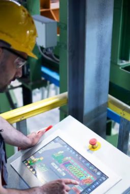 Software Manufaktur: Solusi Cerdas untuk Industri yang Tidak Bisa Lagi Bergantung pada Cara Manual